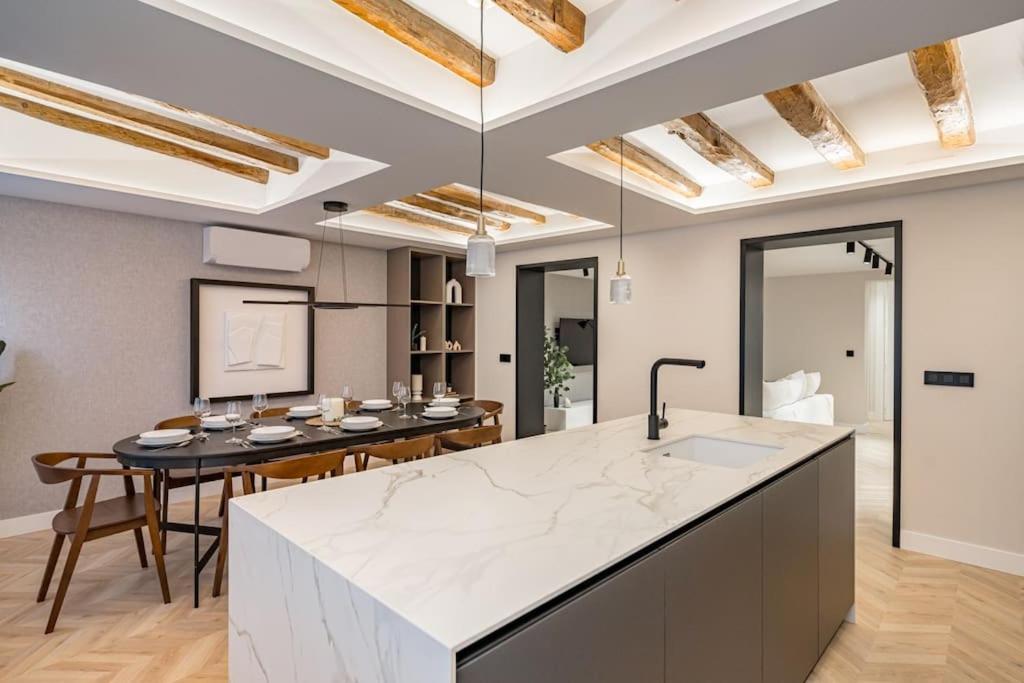 マドリードPuerta Del Sol 3Br 3Bhアパートメント エクステリア 写真