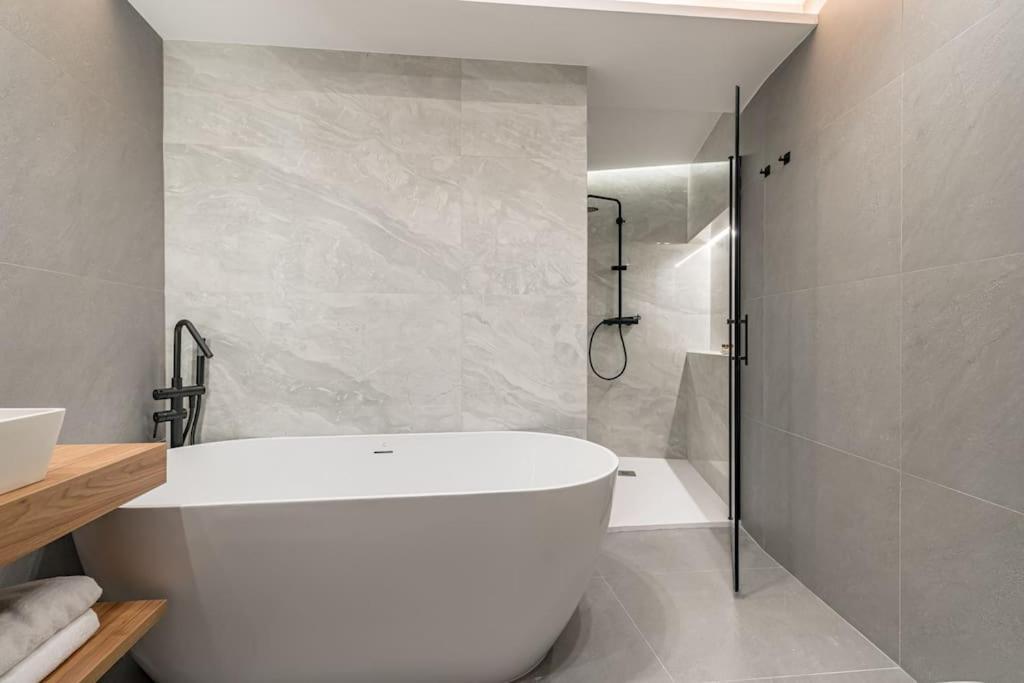 マドリードPuerta Del Sol 3Br 3Bhアパートメント エクステリア 写真