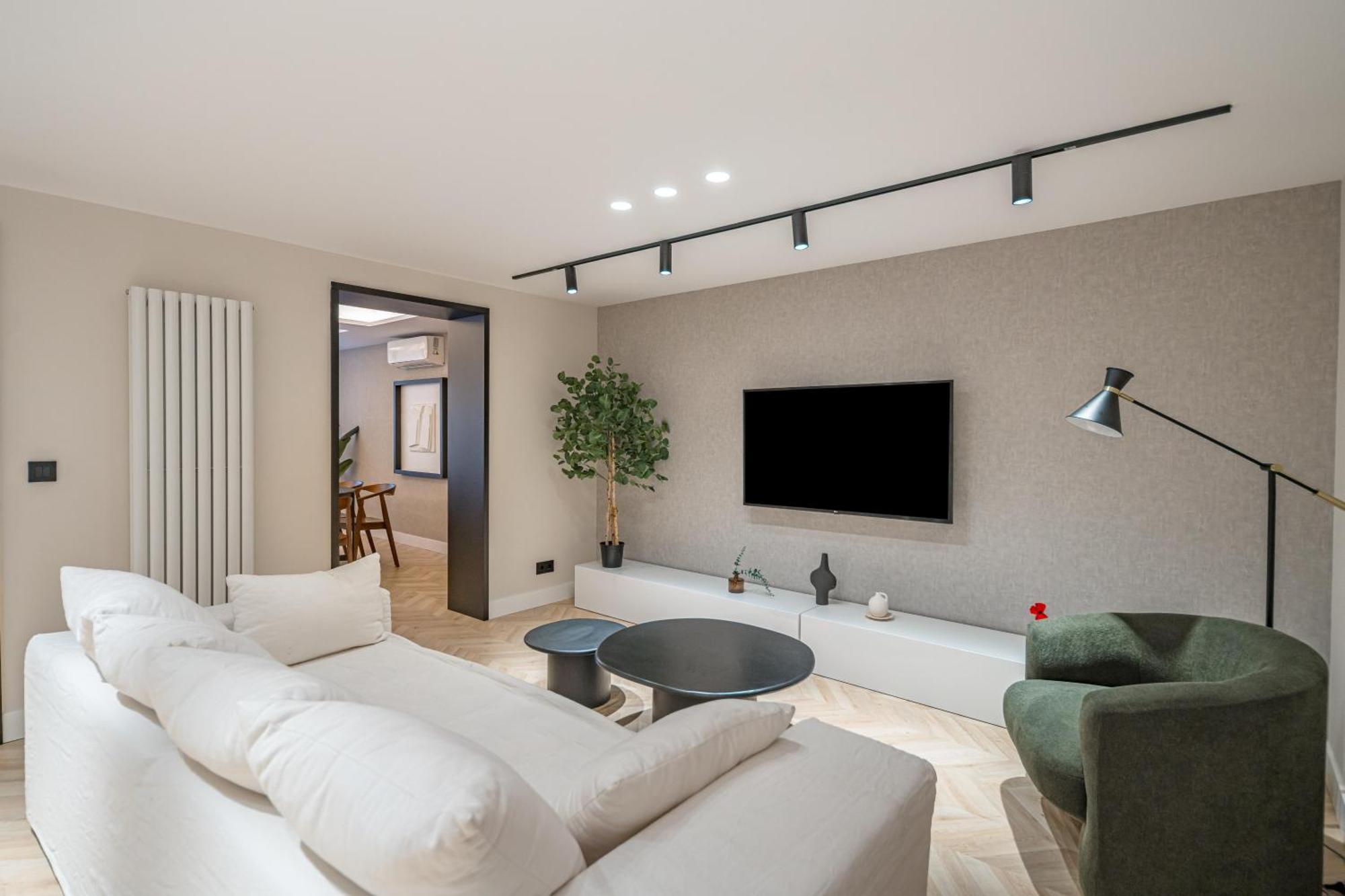 マドリードPuerta Del Sol 3Br 3Bhアパートメント エクステリア 写真